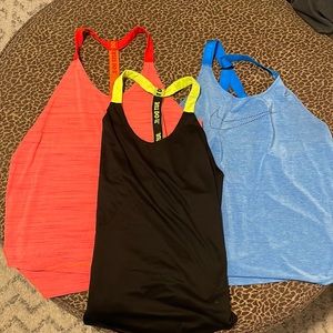 3 womens Nike tops. Size L. GUC